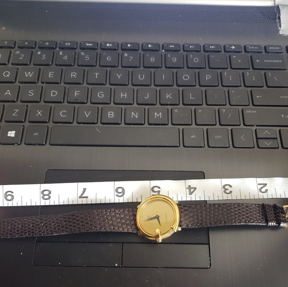 Gucci vintage watch scratch on the back last picture Price Firm main image 10